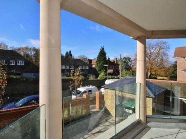 Flat for rent in Westborough, Surrey