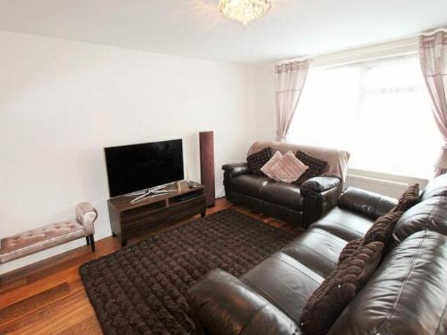 Flat for rent in Chingford, Greater London