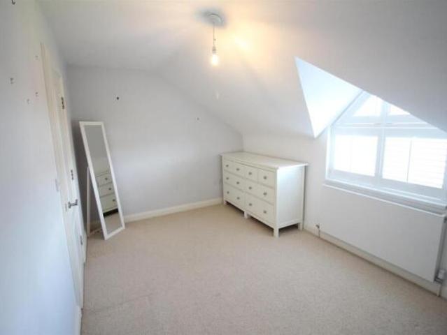 Flat for rent in South Lane, West Yorkshire