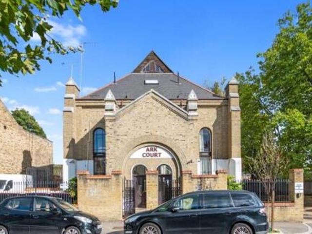 Flat for rent in Cat Hill, England