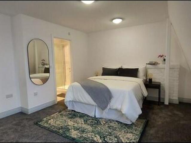 Flat for rent in Cat Hill