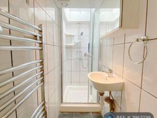 Flat for rent in Cat Hill