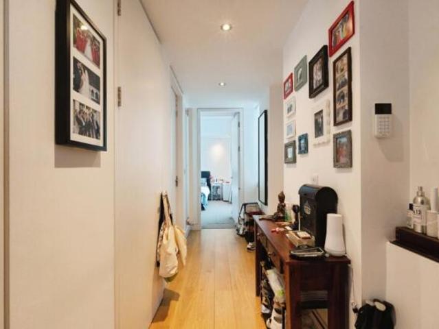 Flat for rent in Cat Hill, England