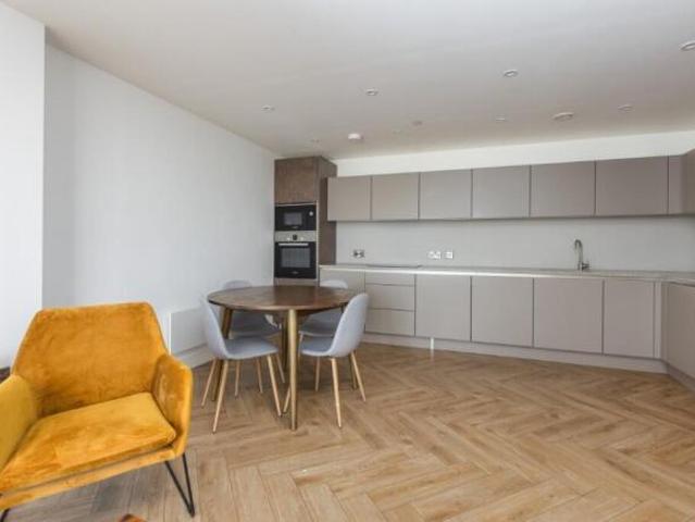Flat for rent in Greengate, Burnedge