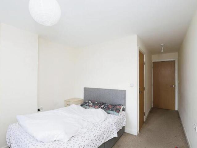 Flat for rent in South Lane, West Yorkshire