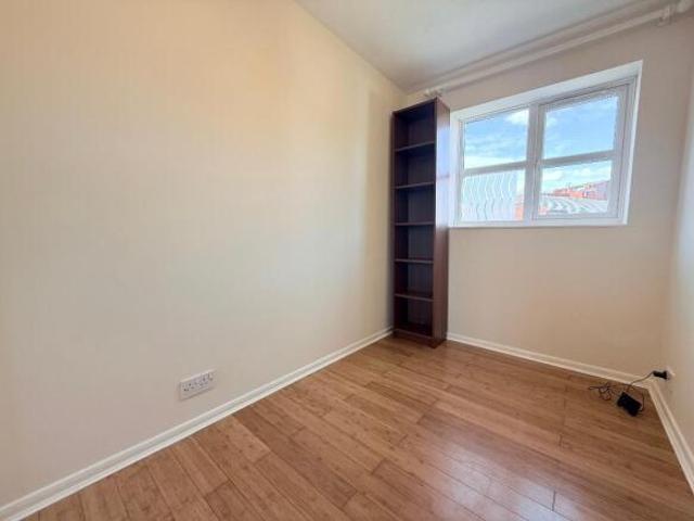 Flat for rent in Acton, Greater London