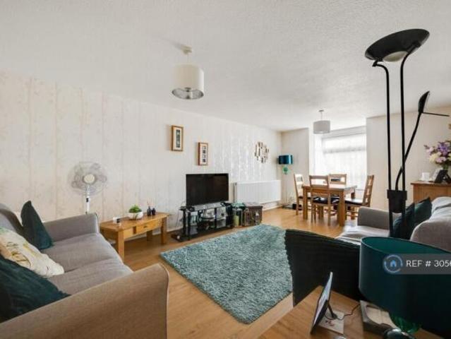 Flat for rent in Cat Hill, England