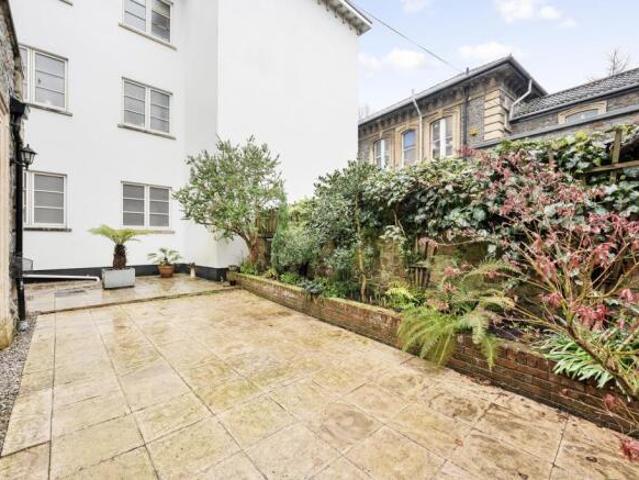 Flat for rent in Carleton Park, Fell Lane