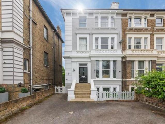 Flat for rent in Greater London