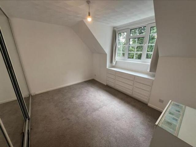Flat for rent in South Lane, West Yorkshire