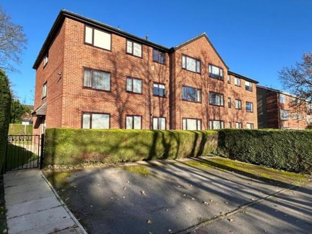 Flat for rent in West Park, West Yorkshire