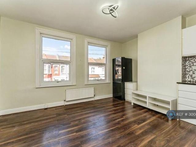 Flat for rent in Cat Hill