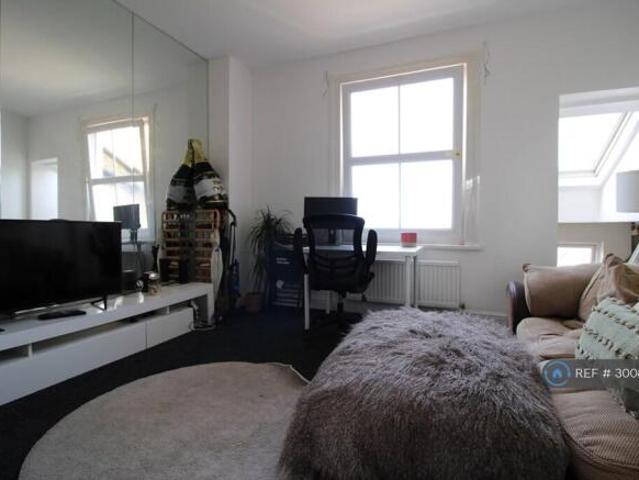 Flat for rent in Cat Hill