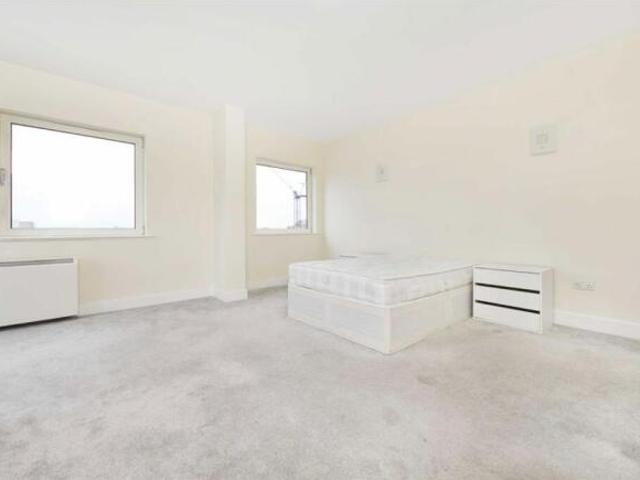 Flat for rent in St. George in the East, Greater London