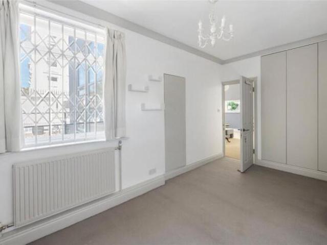 Flat for rent in Cat Hill, England