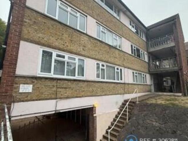 Flat for rent in Cat Hill, England