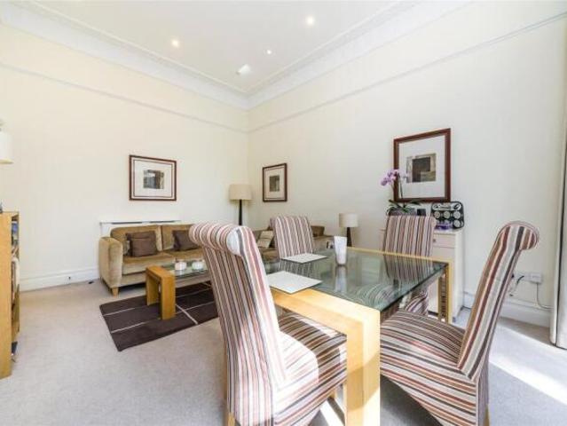 Flat for rent in South Kensington, Greater London