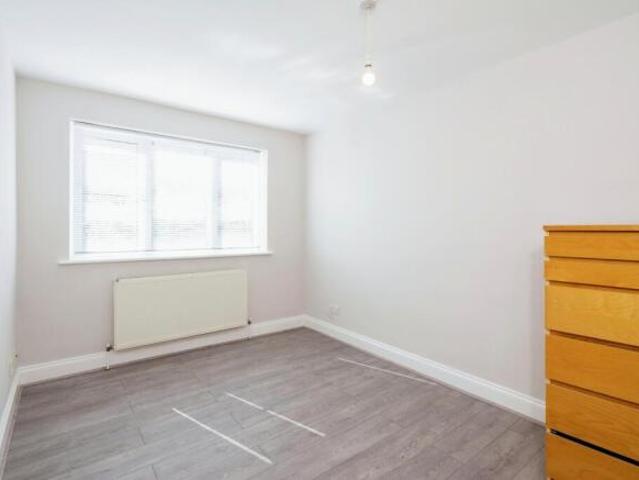 Flat for rent in Cat Hill