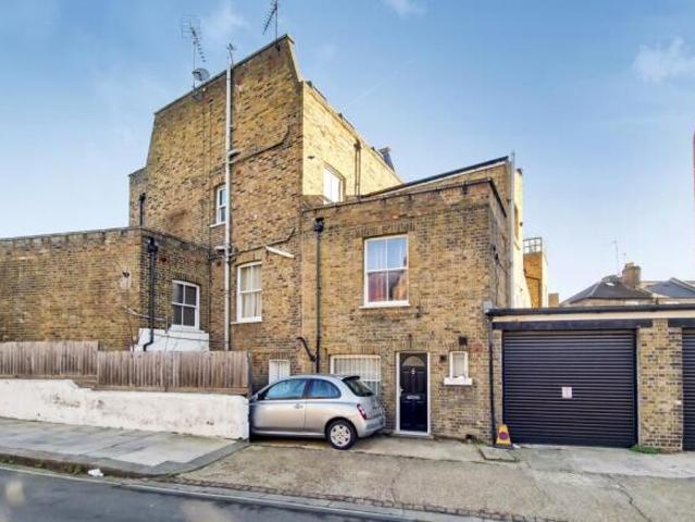 Flat for rent in Cat Hill