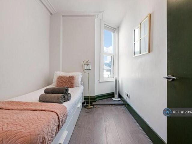 Flat for rent in Cat Hill