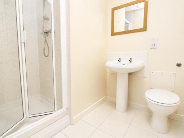 Flat for rent in South Lane, West Yorkshire