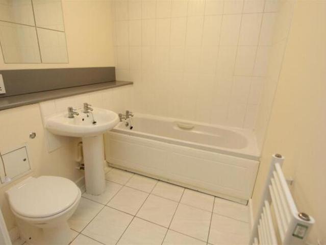 Flat for rent in South Lane, West Yorkshire