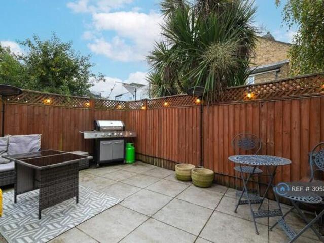 Flat for rent in Cat Hill