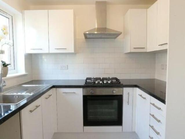 Flat for rent in Cat Hill, England