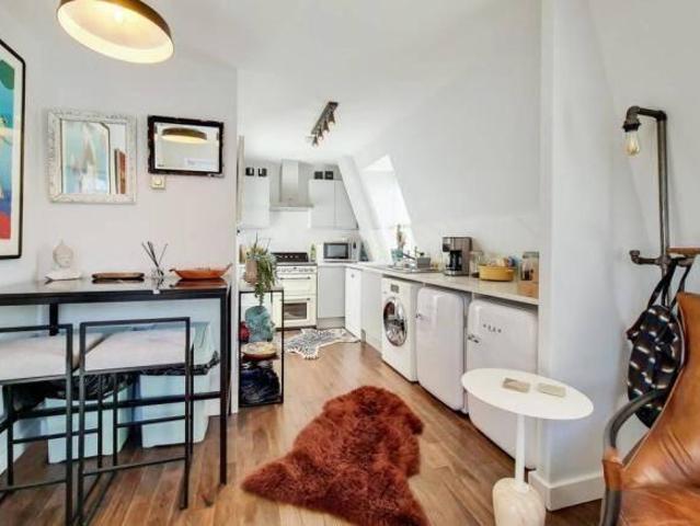 Flat for rent in Cat Hill