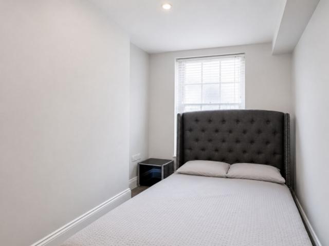 Flat for rent in Cat Hill