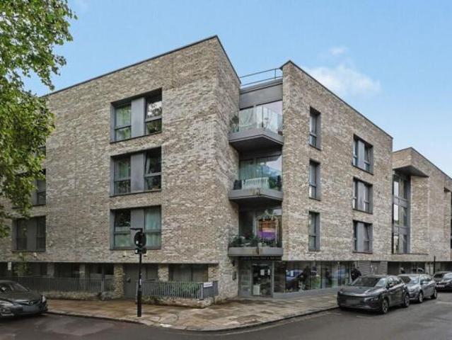Flat for rent in Cat Hill