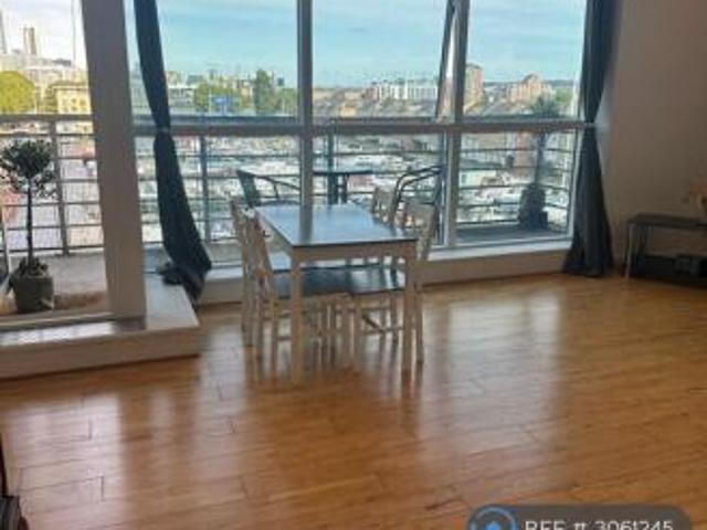 Flat for rent in Cat Hill, England