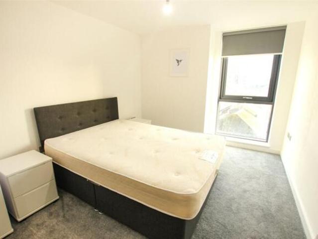 Flat for rent in Calderstones