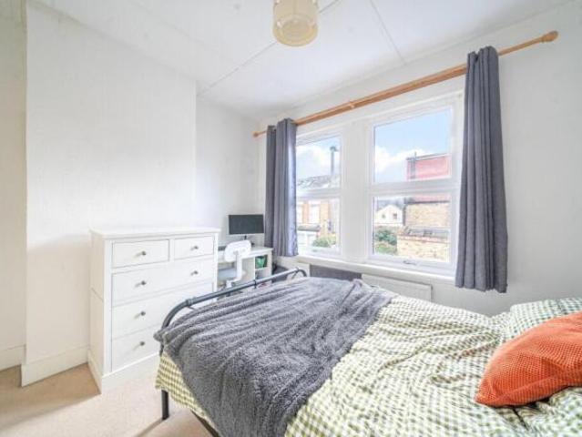 Flat for rent in Southfields, Greater London
