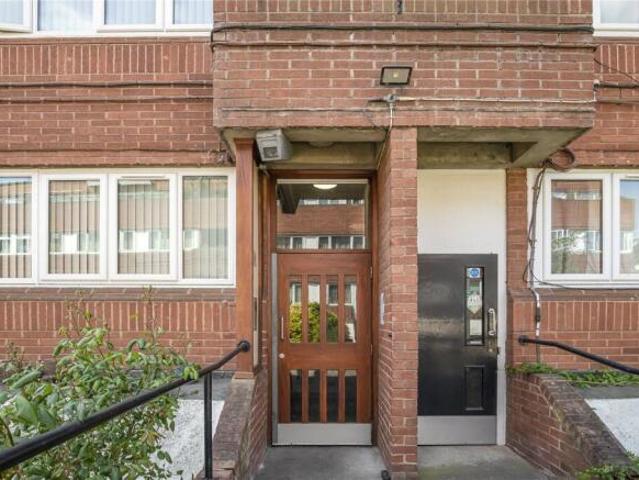 Flat for rent in Cat Hill