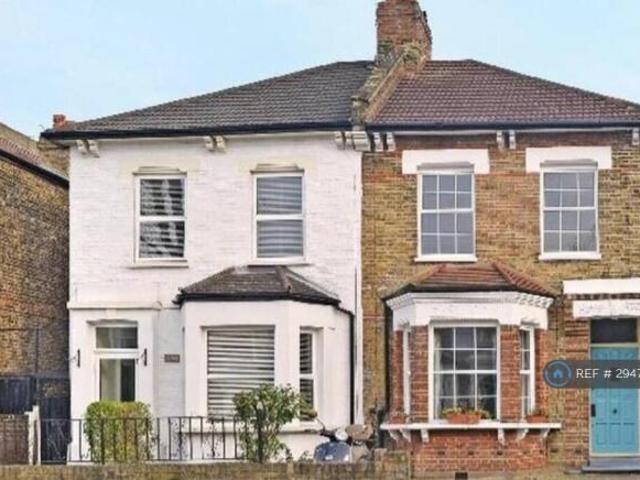 Flat for rent in Cat Hill