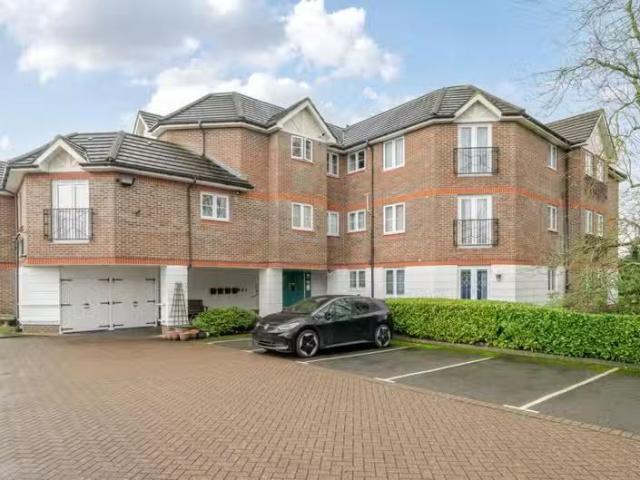 House for rent in Burnt Oak, Greater London