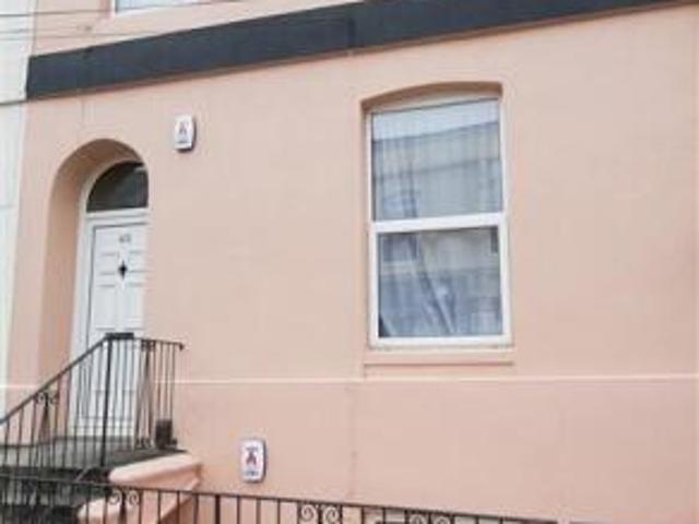 Flat for rent in Mount Wise