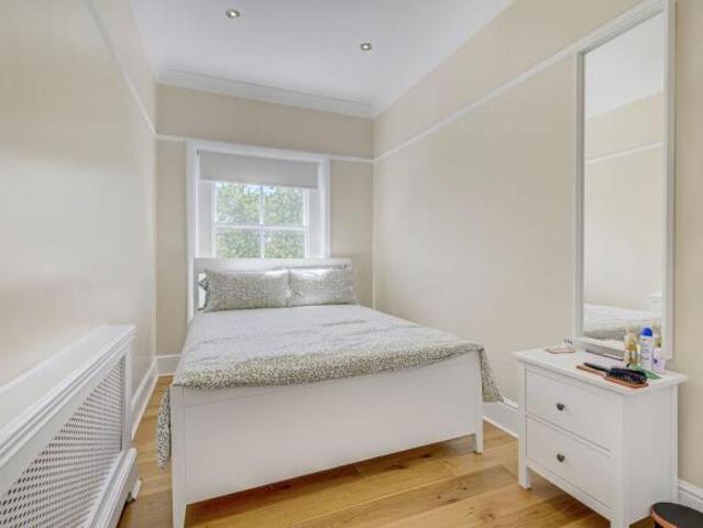 Flat for rent in Cat Hill, England