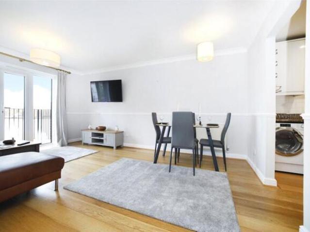 Flat for rent in Cat Hill
