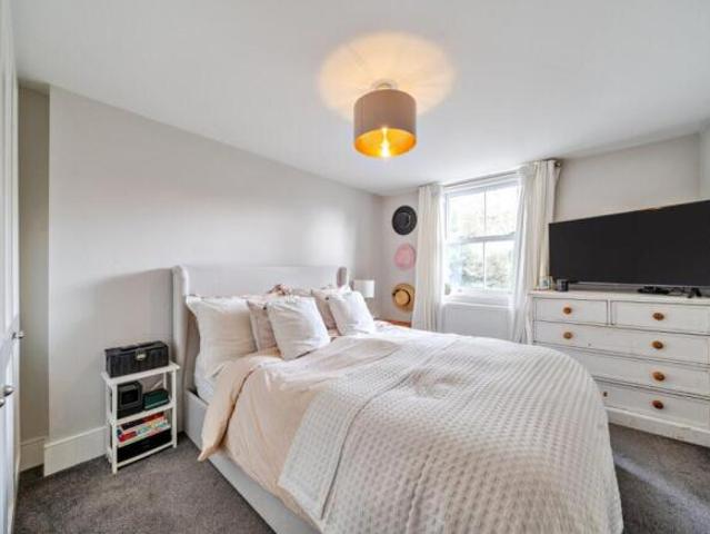 Flat for rent in Cat Hill, England