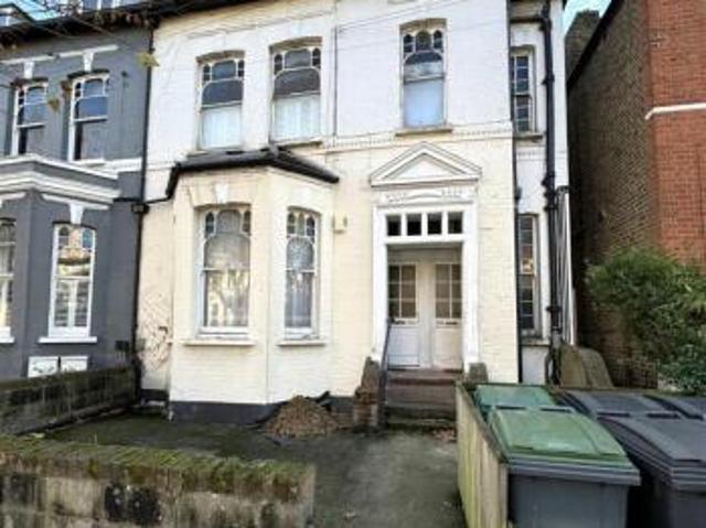 Flat for rent in South Lane, West Yorkshire