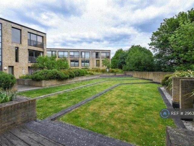 Flat for rent in Cat Hill