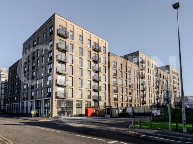 Flat for rent in South Lane, West Yorkshire