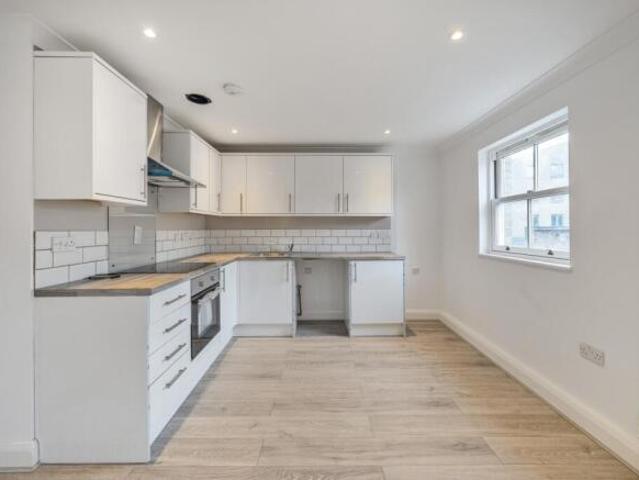 Flat for rent in Cat Hill