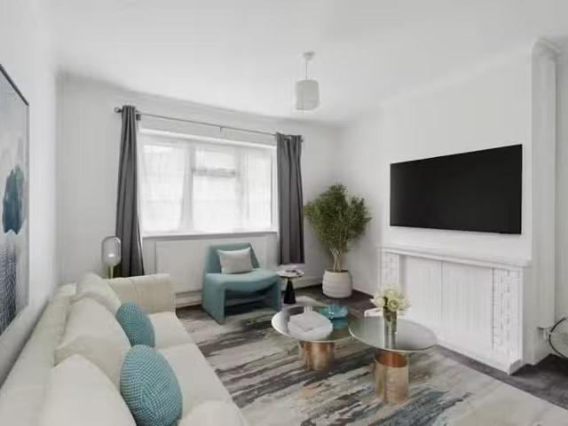House for rent in Burnt Oak, Greater London