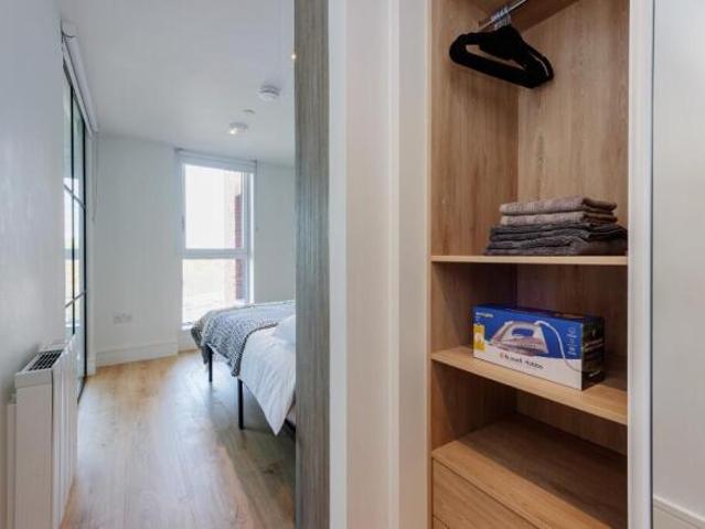 Flat for rent in Cat Hill, England
