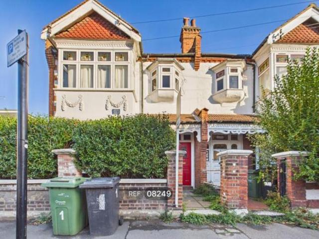 Flat for rent in Cat Hill, England