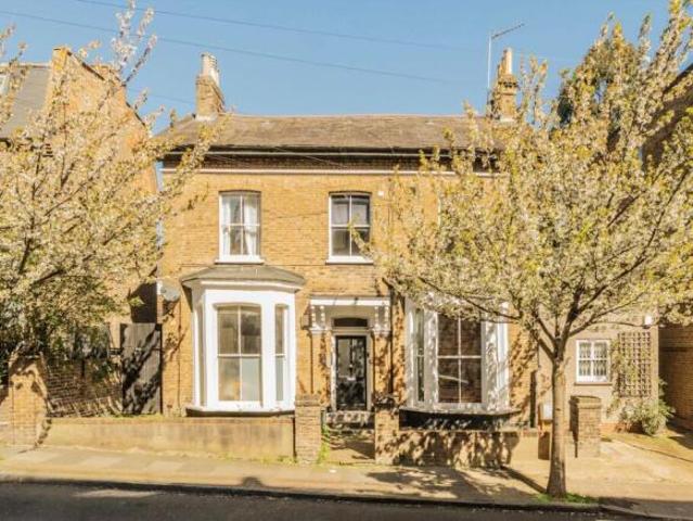 Flat for rent in Highgate, Greater London