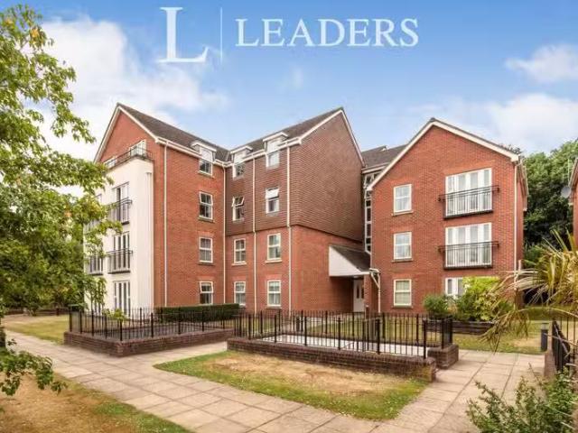 House for rent in Woodloes Park, Green Close